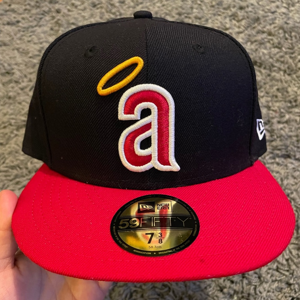 Angels baseball hat. Size 7 3/8 in good condition.